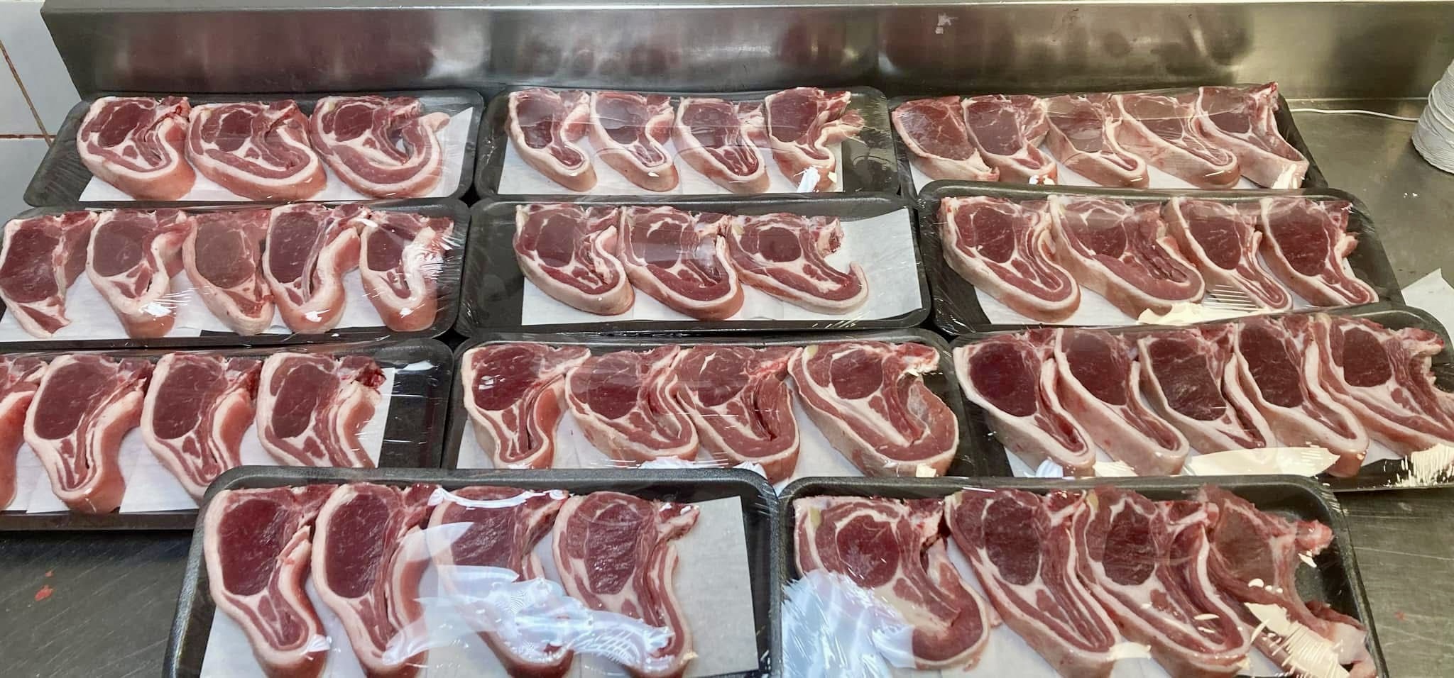 Fresh lamb chops in trays at Pantri Dysynni
